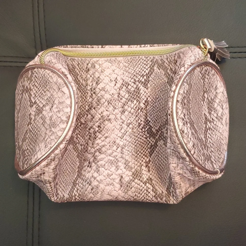 NWOT makeup bag - Picture 1 of 3